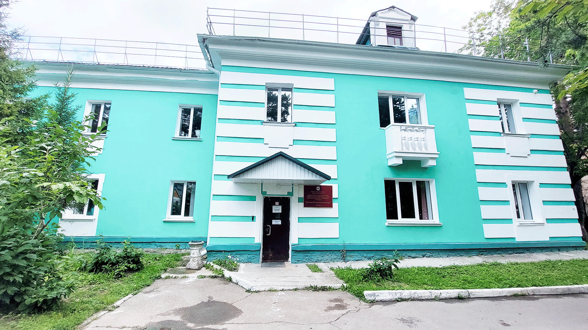 Центральный вход в "Училище Олимпийского резерва" г. Ангарск.